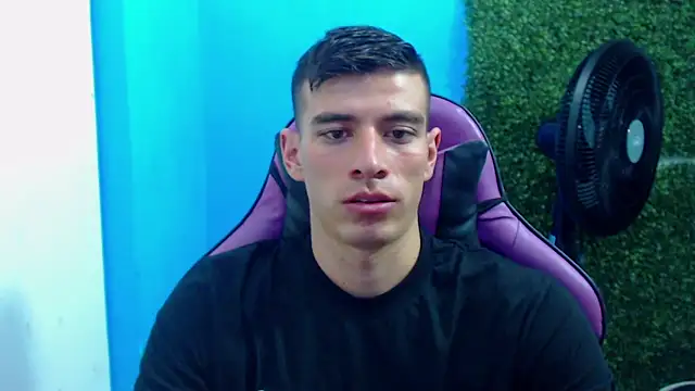 Snapshot of DEIBY_BABY chatting on December 28, 2024, 12:47 am DEIBY BABY online show from December 28, 2024, 12:47 am