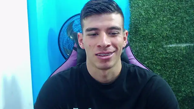 Snapshot of DEIBY_BABY chatting on December 30, 2024, 9:40 pm DEIBY BABY online show from December 30, 2024, 9:40 pm