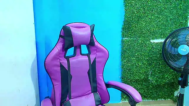 Snapshot of DEIBY_BABY chatting on January 22, 2025, 1:20 am DEIBY BABY online show from January 22, 2025, 1:20 am