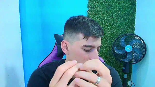 Snapshot of DEIBY_BABY chatting on February 12, 2025, 10:37 pm DEIBY BABY online show from February 12, 2025, 10:37 pm