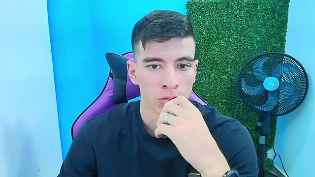 Snapshot of DEIBY_BABY chatting on February 13, 2025, 2:01 am DEIBY BABY online show from February 13, 2025, 2:01 am