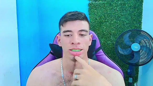 Snapshot of DEIBY_BABY chatting on February 14, 2025, 3:54 am DEIBY BABY online show from February 14, 2025, 3:54 am