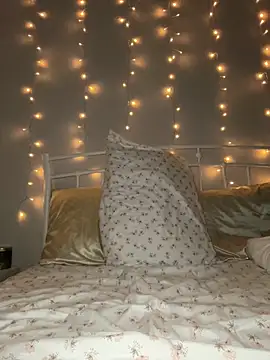 Natur4lBeautyb33 online show from January 7, 2025, 11:37 am