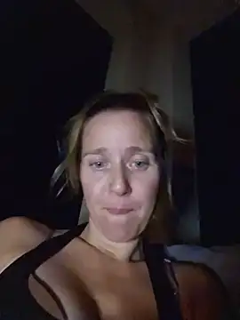 SkyelarSommer online show from June 3, 2026, 3:53 am