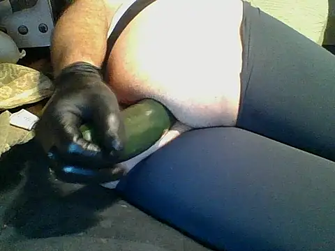Snapshot of carlosxxx213 chatting on March 16, 2026, 2:43 pm carlosxxx213 online show from March 16, 2026, 2:43 pm