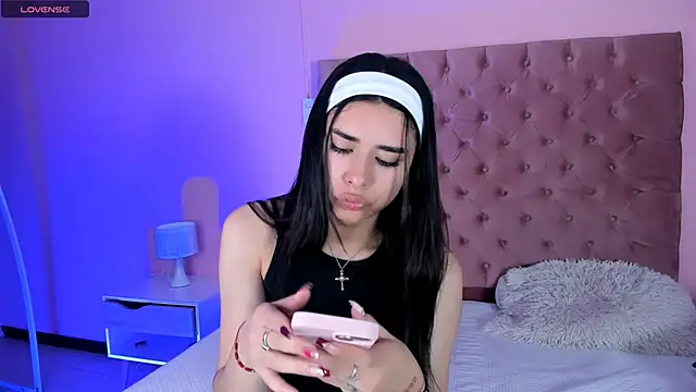 Snapshot of AmyOlimpo chatting on February 24, 2025, 1:35 am AmyOlimpo online show from February 24, 2025, 1:35 am