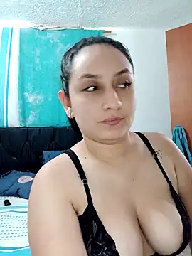 Snapshot of Angeelus2 chatting on December 8, 2024, 4:18 pm Angeelus2 online show from December 8, 2024, 4:18 pm