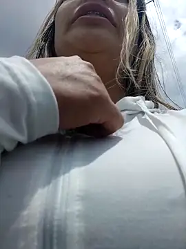 Misscata1106 online show from April 16, 2026, 5:25 pm