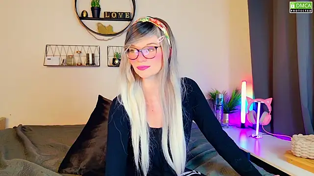 Kittychatte online show from February 4, 2025, 8:38 pm