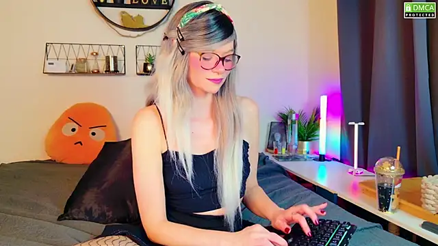 Kittychatte online show from February 13, 2025, 8:45 pm