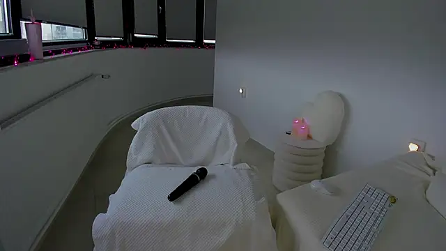 bellahot77 online show from March 28, 2026, 10:48 am