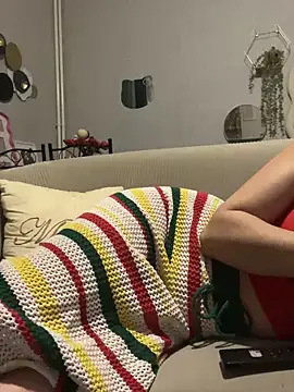 LaPetitechienne1 online show from April 18, 2026, 7:07 pm