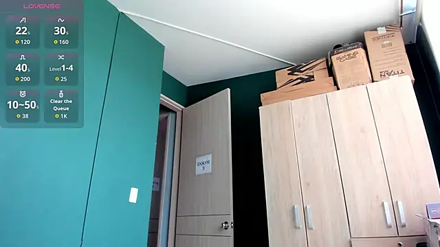 StefanyMiler online show from October 31, 2025, 6:31 pm