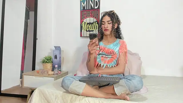 StefanyMiler online show from December 18, 2025, 7:20 pm