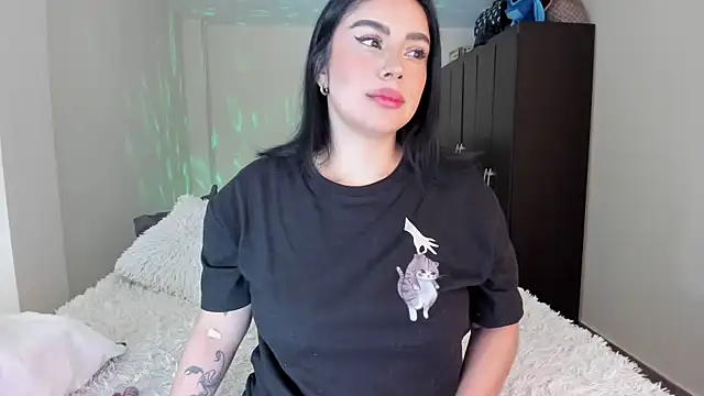 Snapshot of rosalie_lust chatting on February 25, 2025, 3:31 am rosalie lust online show from February 25, 2025, 3:31 am