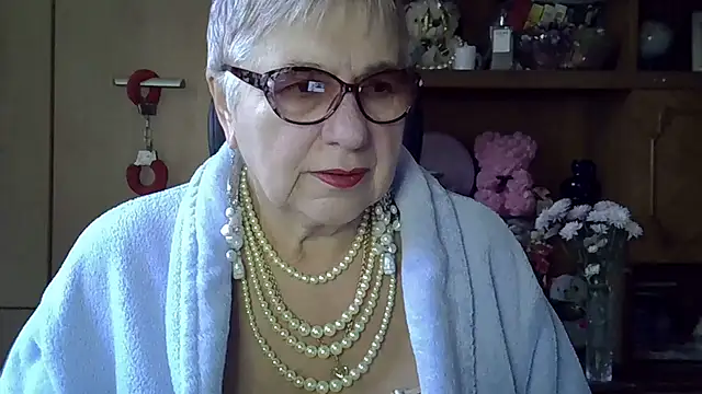 SweetCherry27 online show from October 14, 2025, 4:57 am