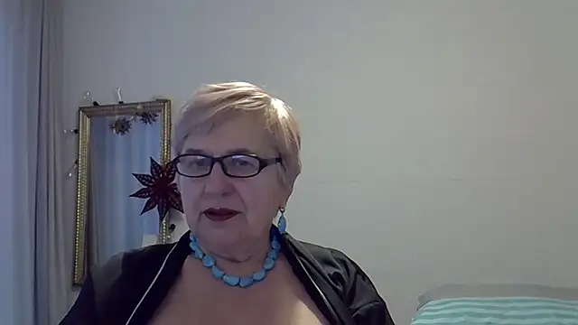 Snapshot of SweetCherry27 chatting on February 2, 2026, 8:35 am SweetCherry27 online show from February 2, 2026, 8:35 am