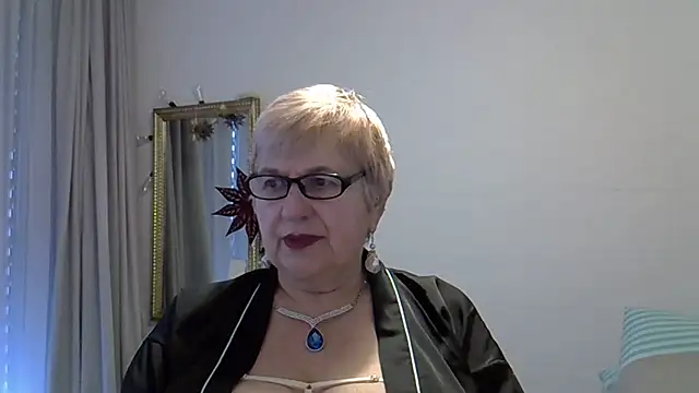Snapshot of SweetCherry27 chatting on February 3, 2026, 8:41 am SweetCherry27 online show from February 3, 2026, 8:41 am