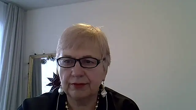 Snapshot of SweetCherry27 chatting on February 7, 2026, 9:13 am SweetCherry27 online show from February 7, 2026, 9:13 am