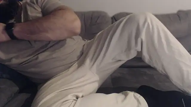 hugemachohandsome online show from February 12, 2026, 10:27 pm