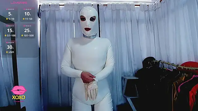 Snapshot of LatexDevil_Blondie chatting on March 26, 2026, 1:49 pm LatexDevil Blondie online show from March 26, 2026, 1:49 pm