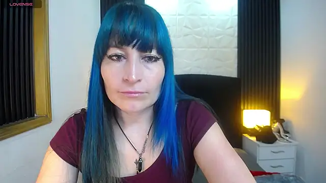 alicia moom online show from December 17, 2024, 3:17 pm