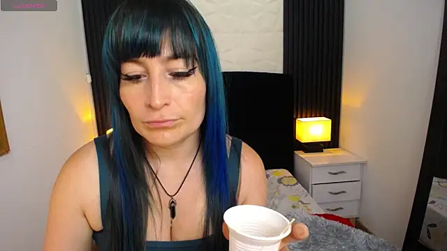 alicia moom online show from March 15, 2025, 7:27 pm