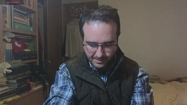 curiosillo83 online show from February 4, 2025, 7:00 pm