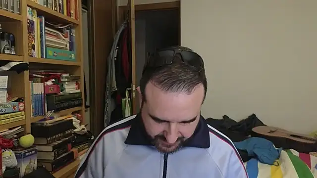 curiosillo83 online show from April 9, 2026, 9:04 am