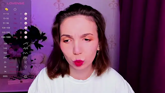 KindHazelHere  online show from April 8, 2026, 8:20 pm