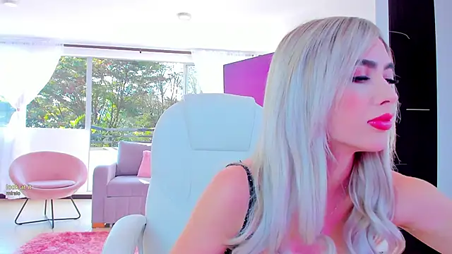 Snapshot of Sophi_Jonnes chatting on January 21, 2025, 1:00 pm Sophi Jonnes online show from January 21, 2025, 1:00 pm