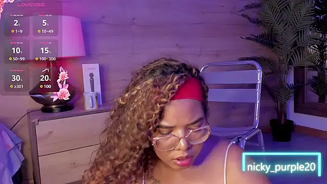 Snapshot of _nickypurple_ chatting on January 31, 2025, 6:25 pm nickypurple online show from January 31, 2025, 6:25 pm