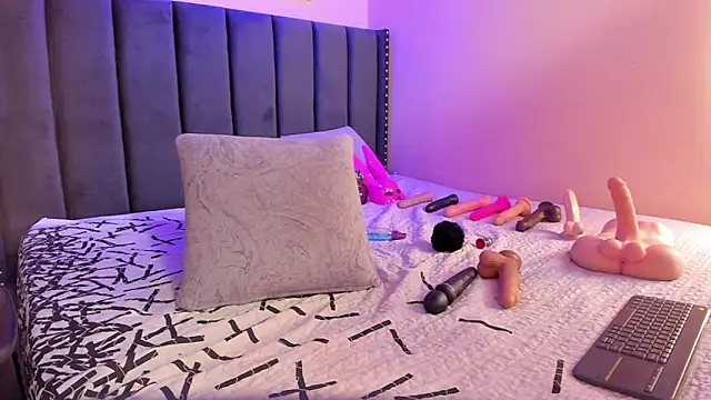 ashlye miller  online show from March 23, 2025, 7:20 am