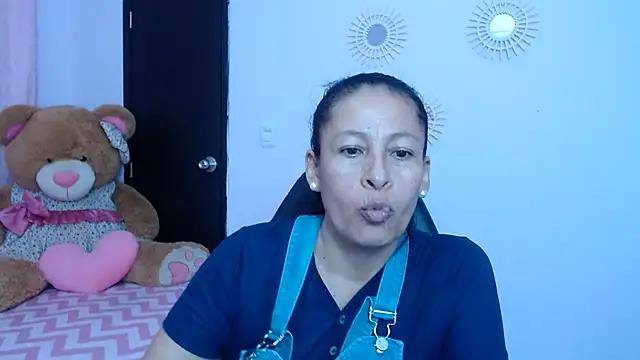 Snapshot of mature_martina chatting on January 23, 2025, 10:33 pm mature martina online show from January 23, 2025, 10:33 pm