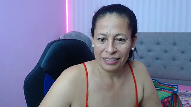 Snapshot of mature_martina chatting on January 24, 2025, 10:43 am mature martina online show from January 24, 2025, 10:43 am