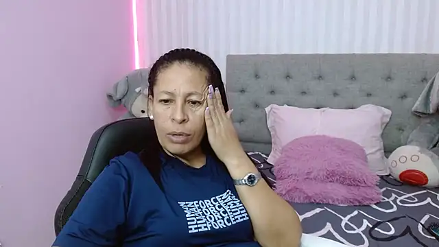 Snapshot of mature_martina chatting on January 27, 2025, 10:38 pm mature martina online show from January 27, 2025, 10:38 pm