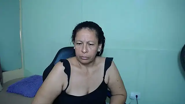 Snapshot of mature_martina chatting on February 26, 2025, 10:04 am mature martina online show from February 26, 2025, 10:04 am