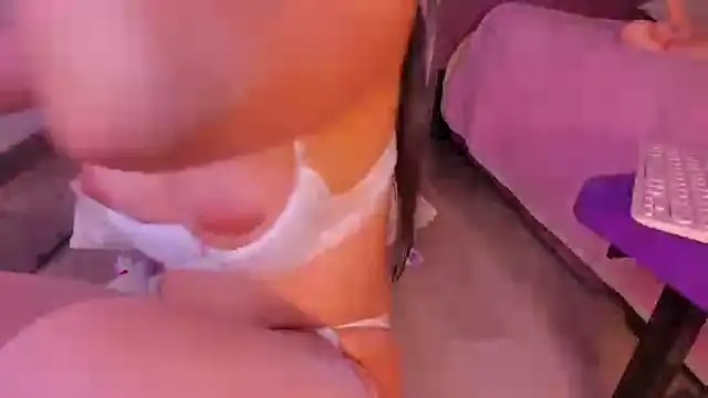 isa red hair online show from February 8, 2025, 11:22 am