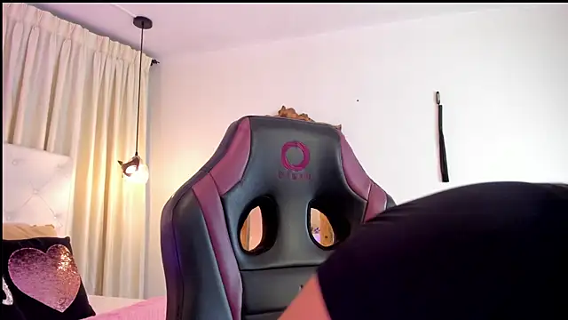 BonnieBad01 online show from November 23, 2025, 1:44 pm