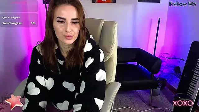 xx adrihanna xx online show from March 6, 2025, 4:28 pm