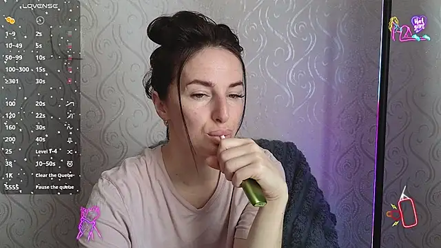 xx adrihanna xx online show from May 11, 2026, 5:35 am