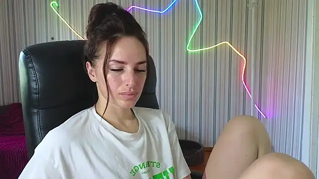 Snapshot of xx_adrihanna_xx chatting on July 1, 2026, 8:27 am xx adrihanna xx online show from July 1, 2026, 8:27 am