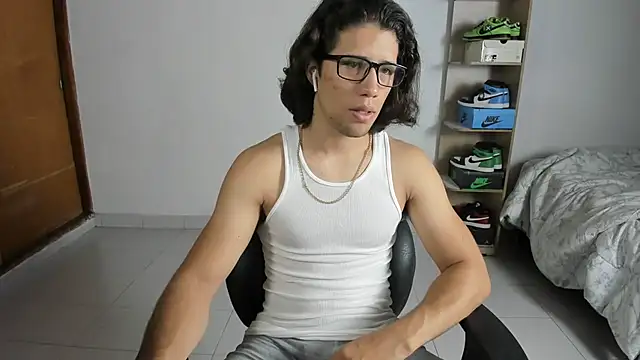 Snapshot of imtonny19 chatting on February 5, 2025, 12:31 am imtonny19 online show from February 5, 2025, 12:31 am