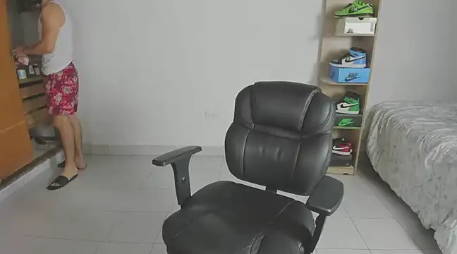 Snapshot of imtonny19 chatting on February 17, 2025, 12:32 am imtonny19 online show from February 17, 2025, 12:32 am