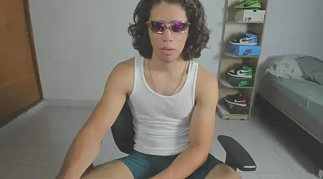 Snapshot of imtonny19 chatting on February 18, 2025, 1:43 am imtonny19 online show from February 18, 2025, 1:43 am