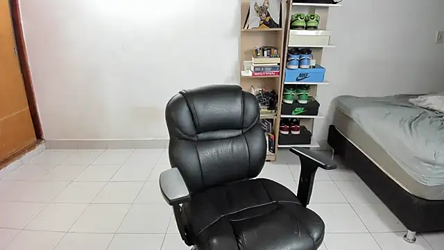 Snapshot of imtonny19 chatting on October 15, 2025, 1:28 am imtonny19 online show from October 15, 2025, 1:28 am