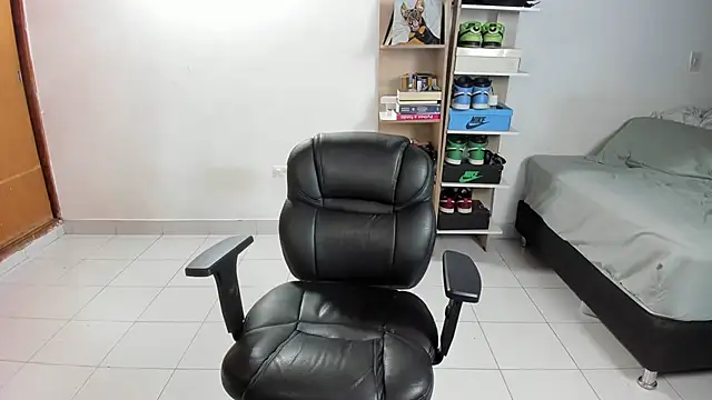 Snapshot of imtonny19 chatting on October 16, 2025, 12:55 am imtonny19 online show from October 16, 2025, 12:55 am