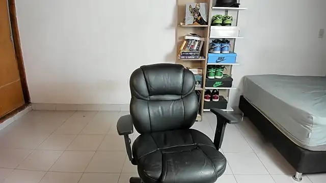 Snapshot of imtonny19 chatting on December 2, 2025, 1:11 am imtonny19 online show from December 2, 2025, 1:11 am