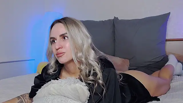 SofiJames online show from December 3, 2025, 6:54 am