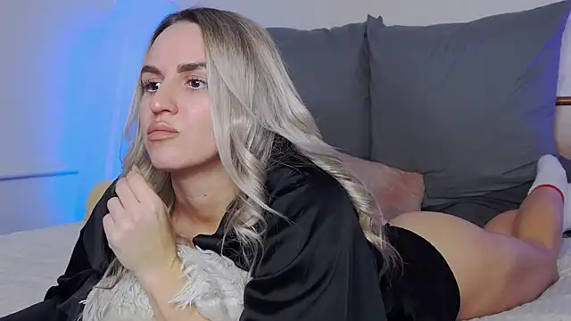 SofiJames online show from December 4, 2025, 6:44 am